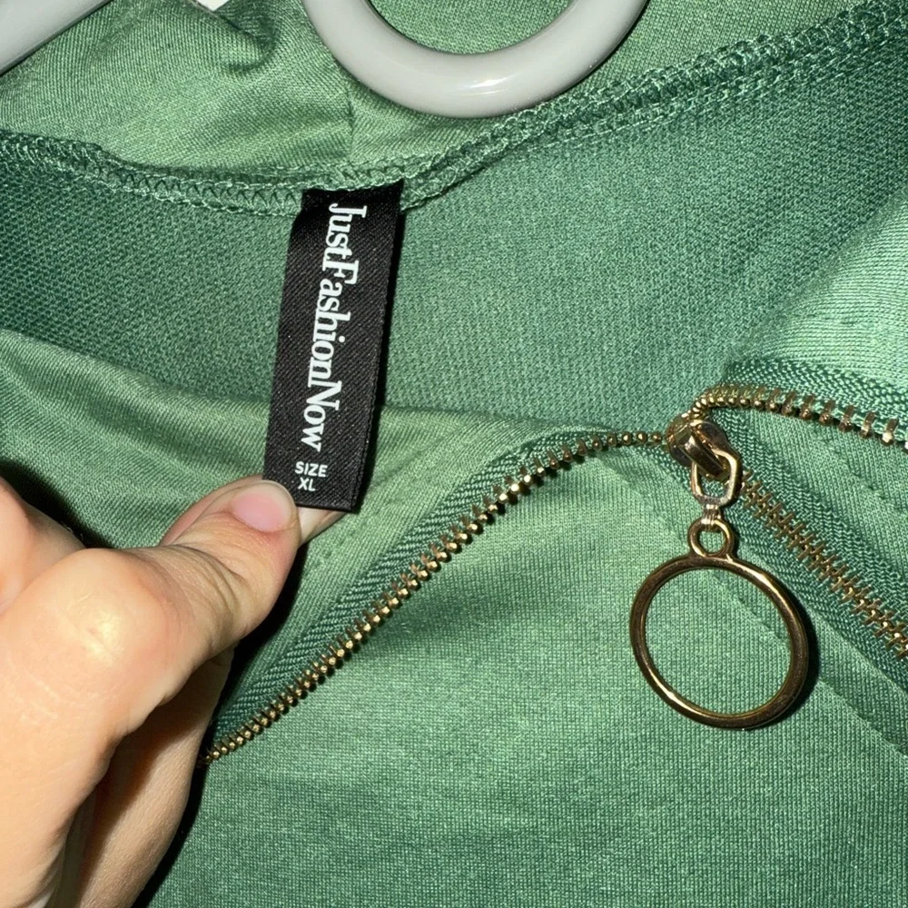 Just fashionable Green Sweater Size XL NWOT